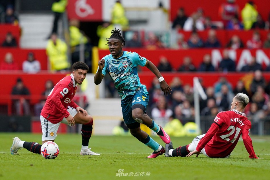 向负面边缘 向负面边缘