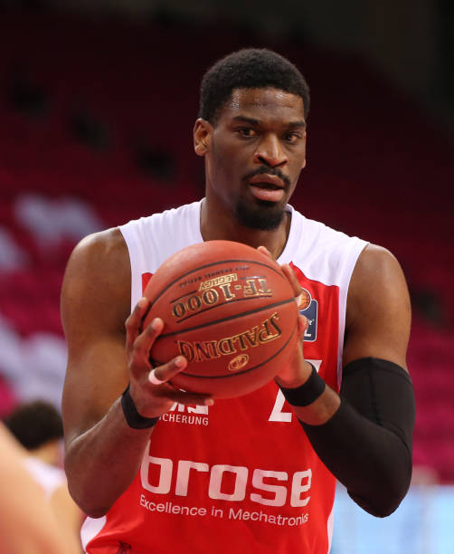 迪温琴佐现身观战，山猫队热情问候，近来可好？