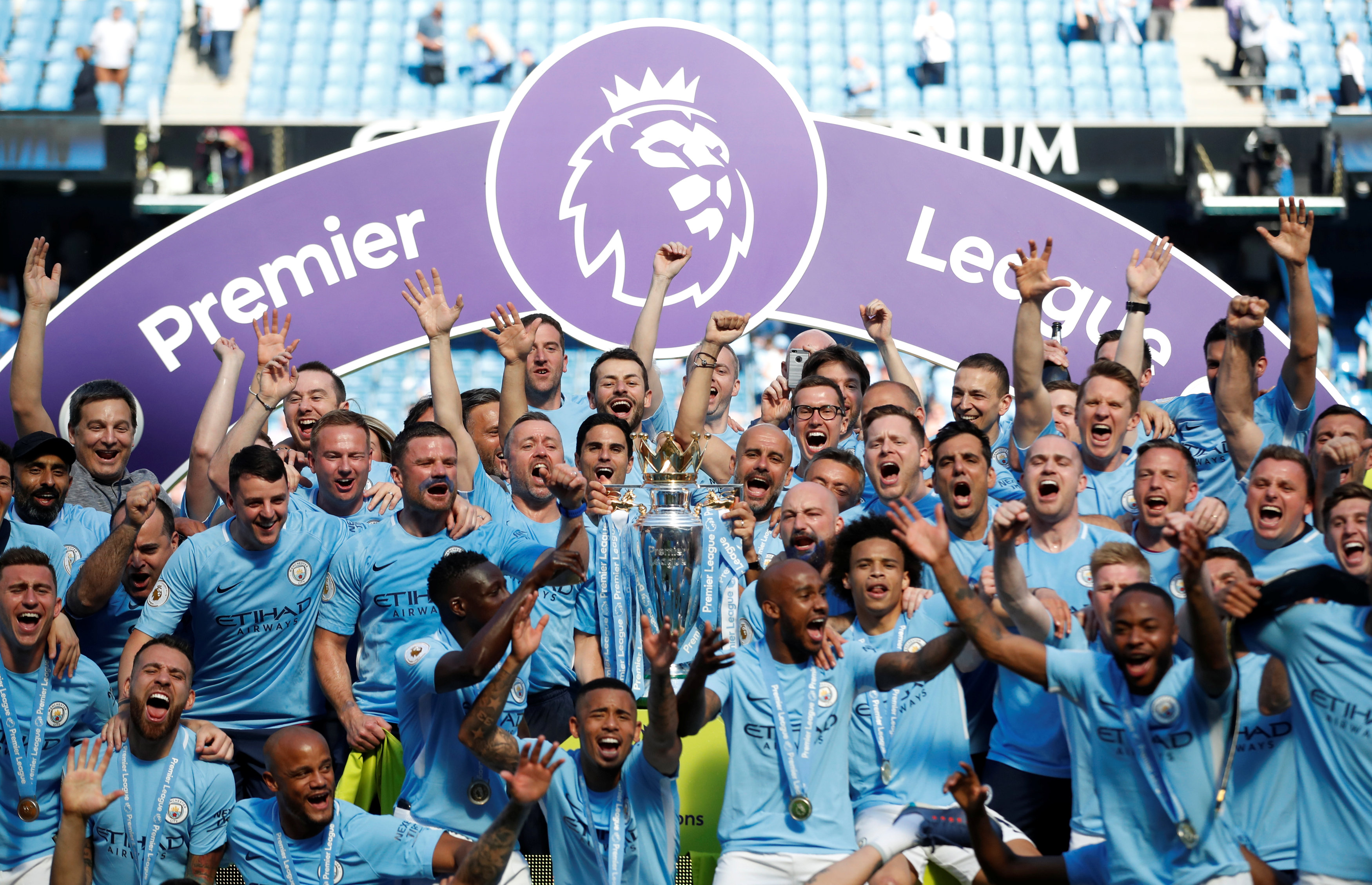 他的表现被 他的表现被