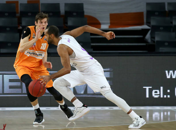 因扎吉的战 因扎吉的战