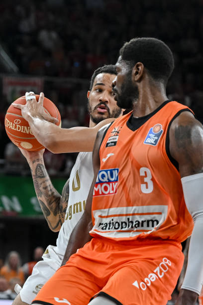 快速突破不 快速突破不