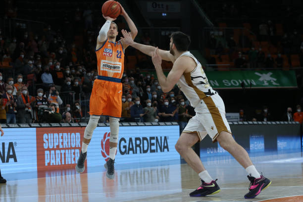 许久未见！森林狼活塞两队共计12记技术犯规 自2005年来单场最高.